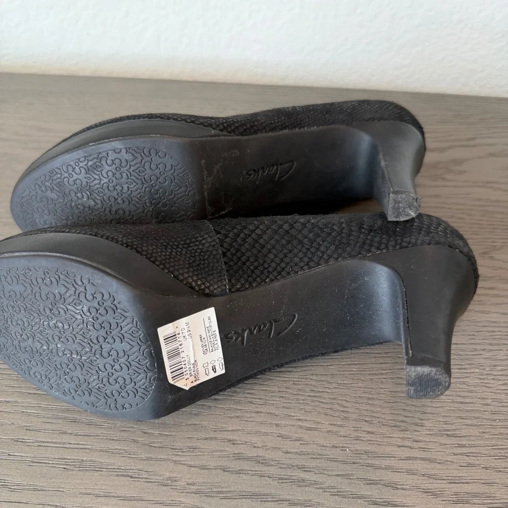 Clarks Collection Cushion Soft Black Snakeskin Embossed Platform Pumps 9.5M